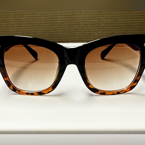 JUST IN!! Celine-Style Tortoise Sunnies Sunglasses cheetah glasses brown gold